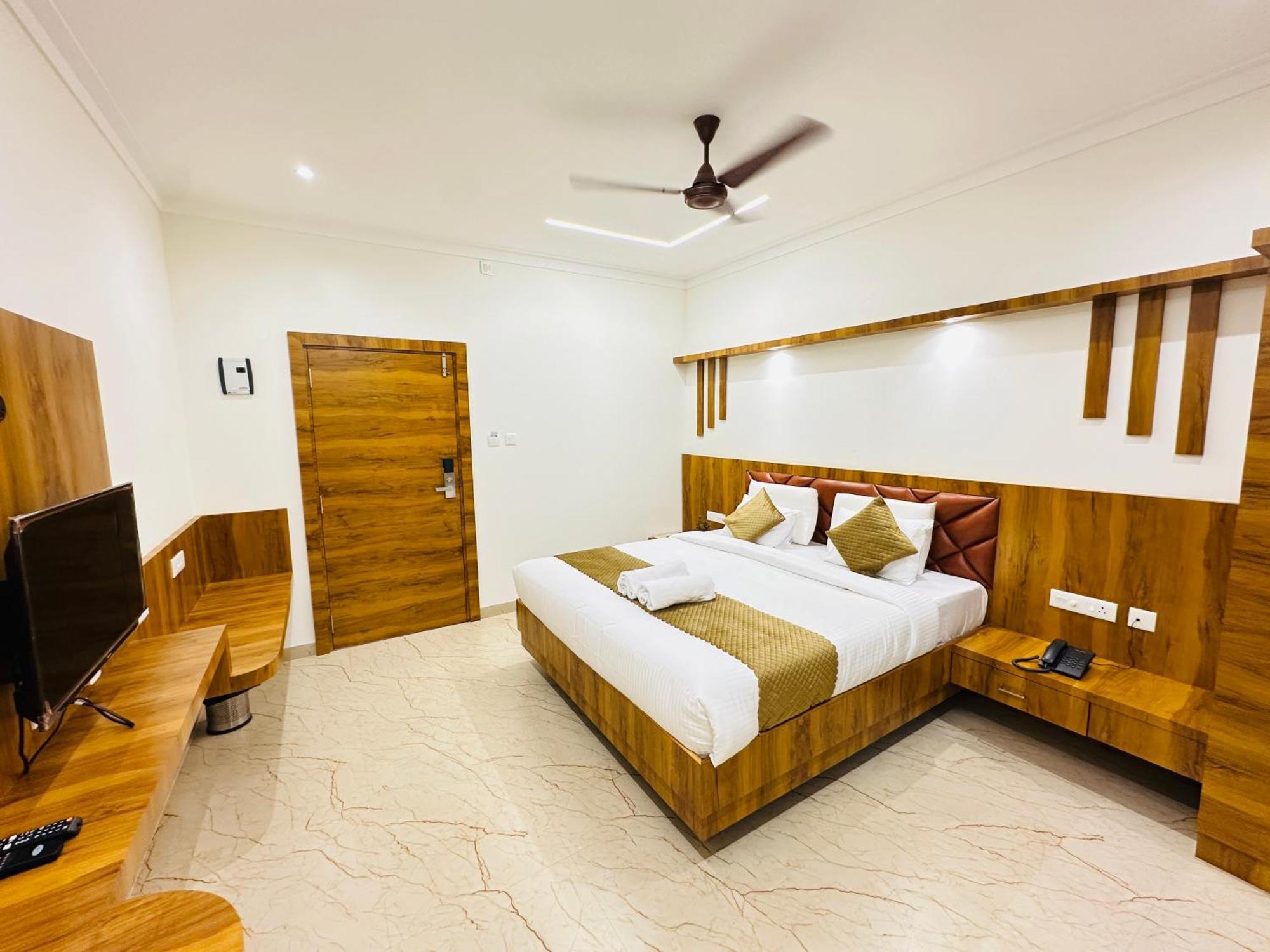 Shambhavi Hotel And Convention Centre Udupi Exterior photo