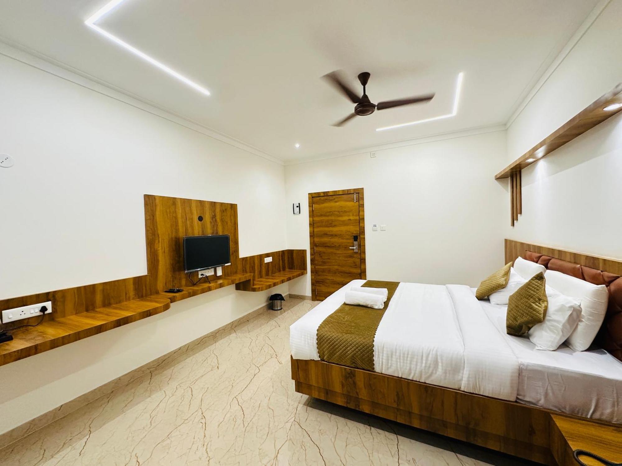 Shambhavi Hotel And Convention Centre Udupi Exterior photo