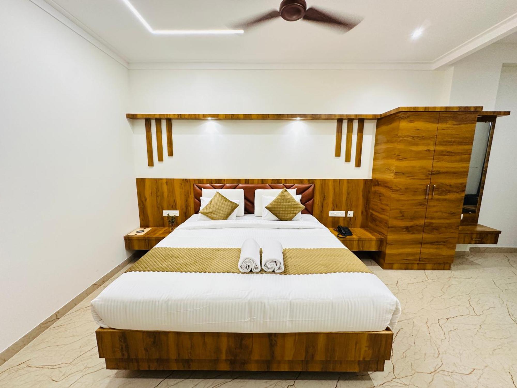 Shambhavi Hotel And Convention Centre Udupi Exterior photo
